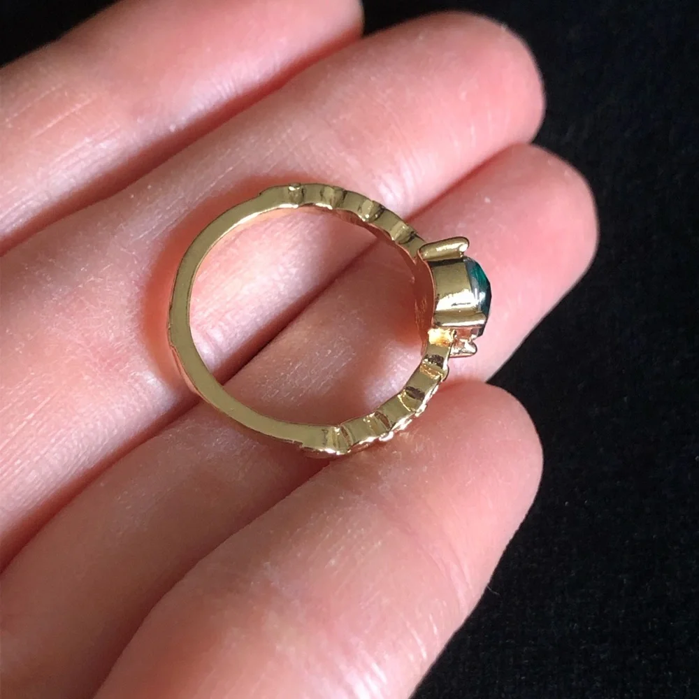 Elegant Gold and Green Faux Gemstone Ring